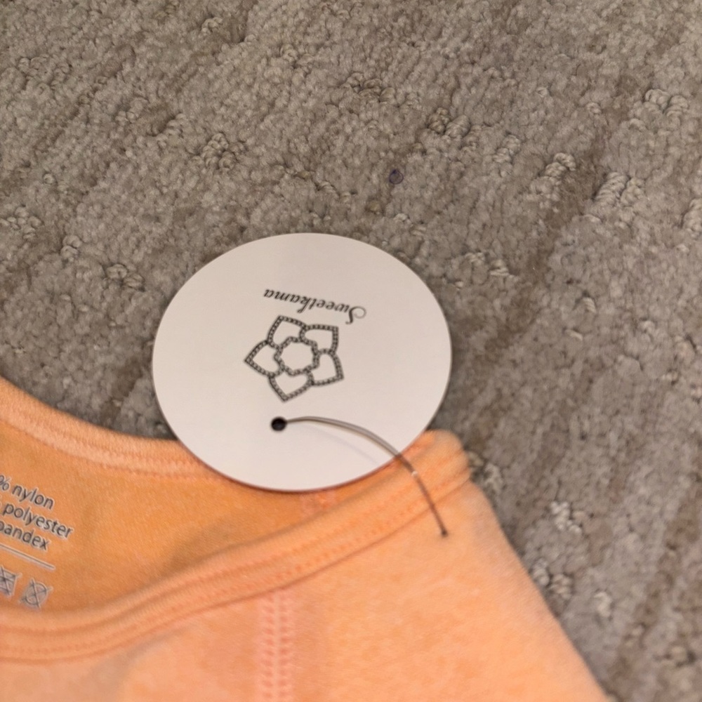 Amazon workout set - Picture 2 of 2